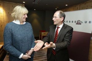 Clubabend mit Innenminister Sachsens Markus Ulbig am 3. April, 19.00 Uhr Im Avernstübli des Swissôtel Schlosstraße 16, 01067 Dresden. / Foto: Ralf U. Heinrich /